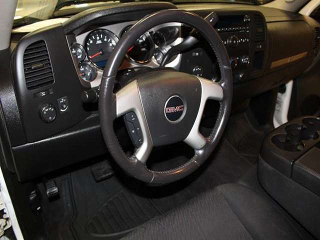 GMC Sierra 2500HD 2010 photo 17